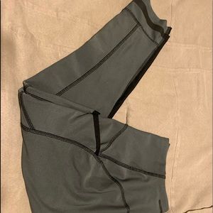 Reebok LUX perform high-rise Capri tights sz small